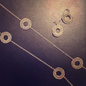 Necklace and earring set